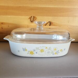 Corning, Floral Banquet Design. Covered Casserole Dish with Glass Lid.☆☆☆